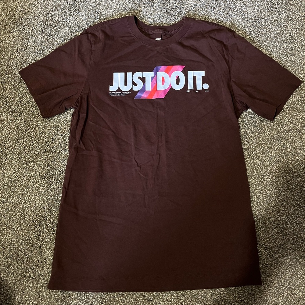 Nike Men's Just Do It Graphic Tee Size Small Colorful Slanted Stripe